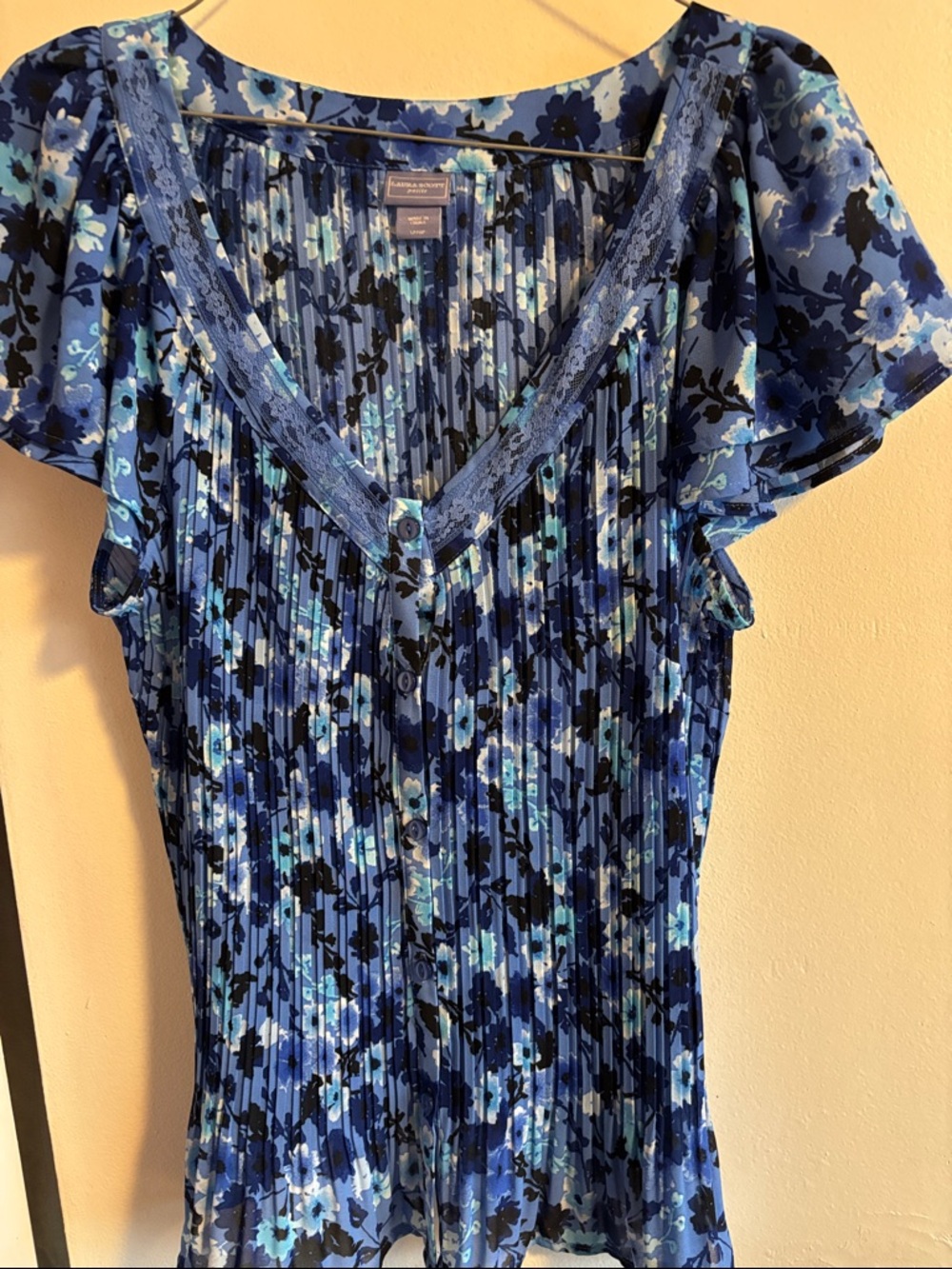 Laura Scott Blue Floral V-Neck Button-Front Blouse